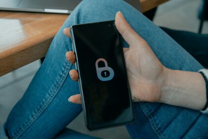 Caiu em golpe do Pix? O que fazer nas primeiras horas e como funciona o MED Celular com aplicativo financeiro representando segurança em pagamentos digitais